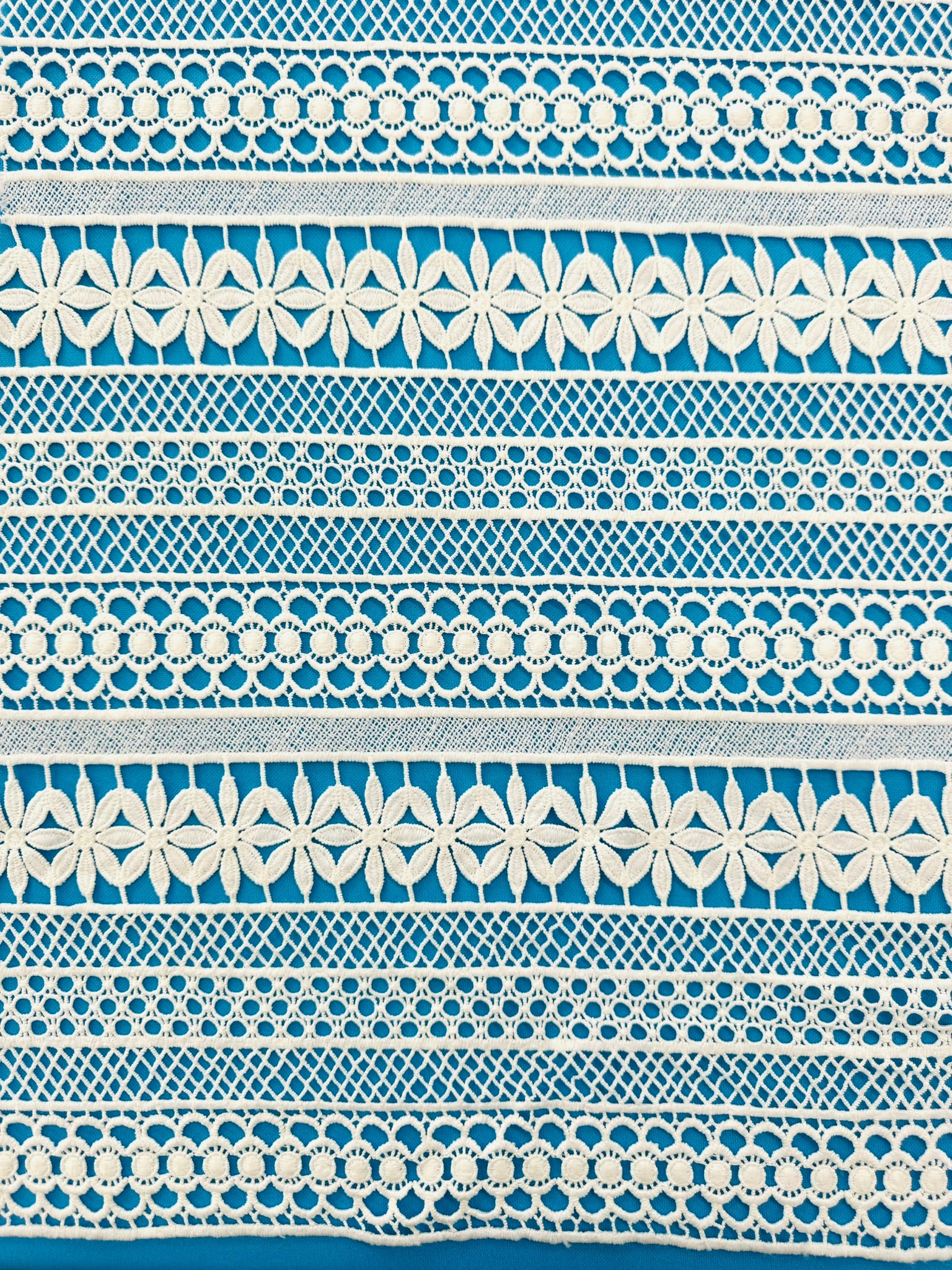 ML111 IVORY Floral Lace Guipiure / Chemical Lace Embroidery