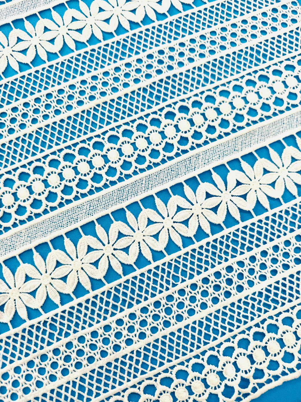 ML111 IVORY Floral Lace Guipiure / Chemical Lace Embroidery