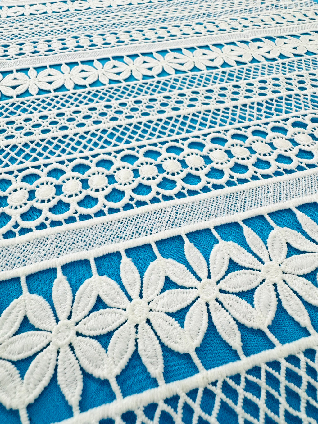 ML111 IVORY Floral Lace Guipiure / Chemical Lace Embroidery