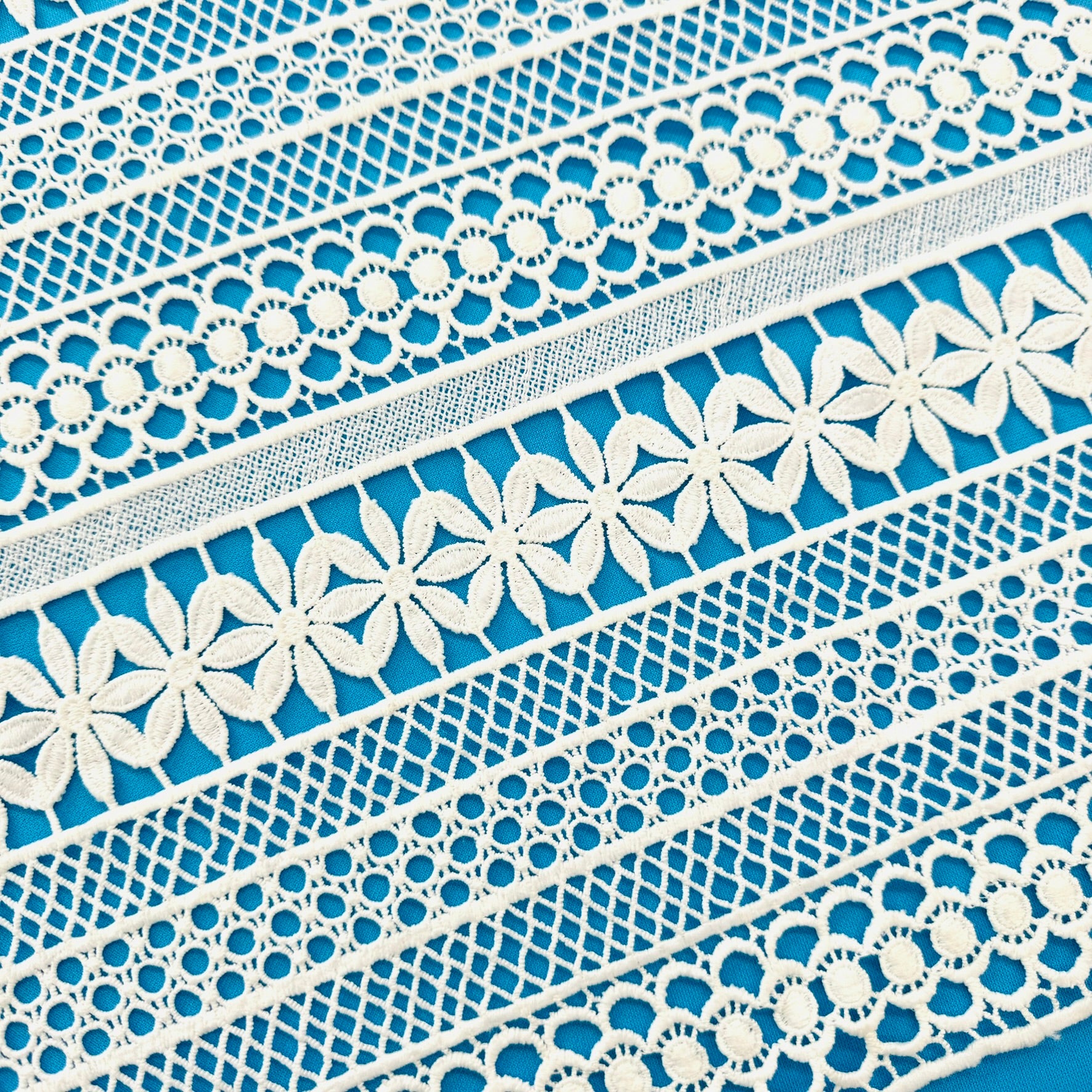 ML111 IVORY Floral Lace Guipiure / Chemical Lace Embroidery