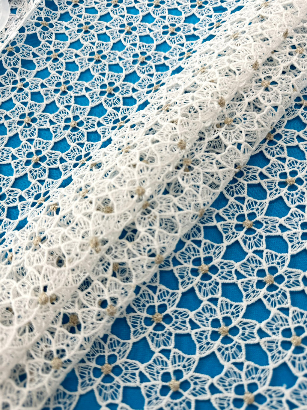 ML119 OFF WHITE/GOLD Floral Lace Guipiure / Chemical Lace Embroidery