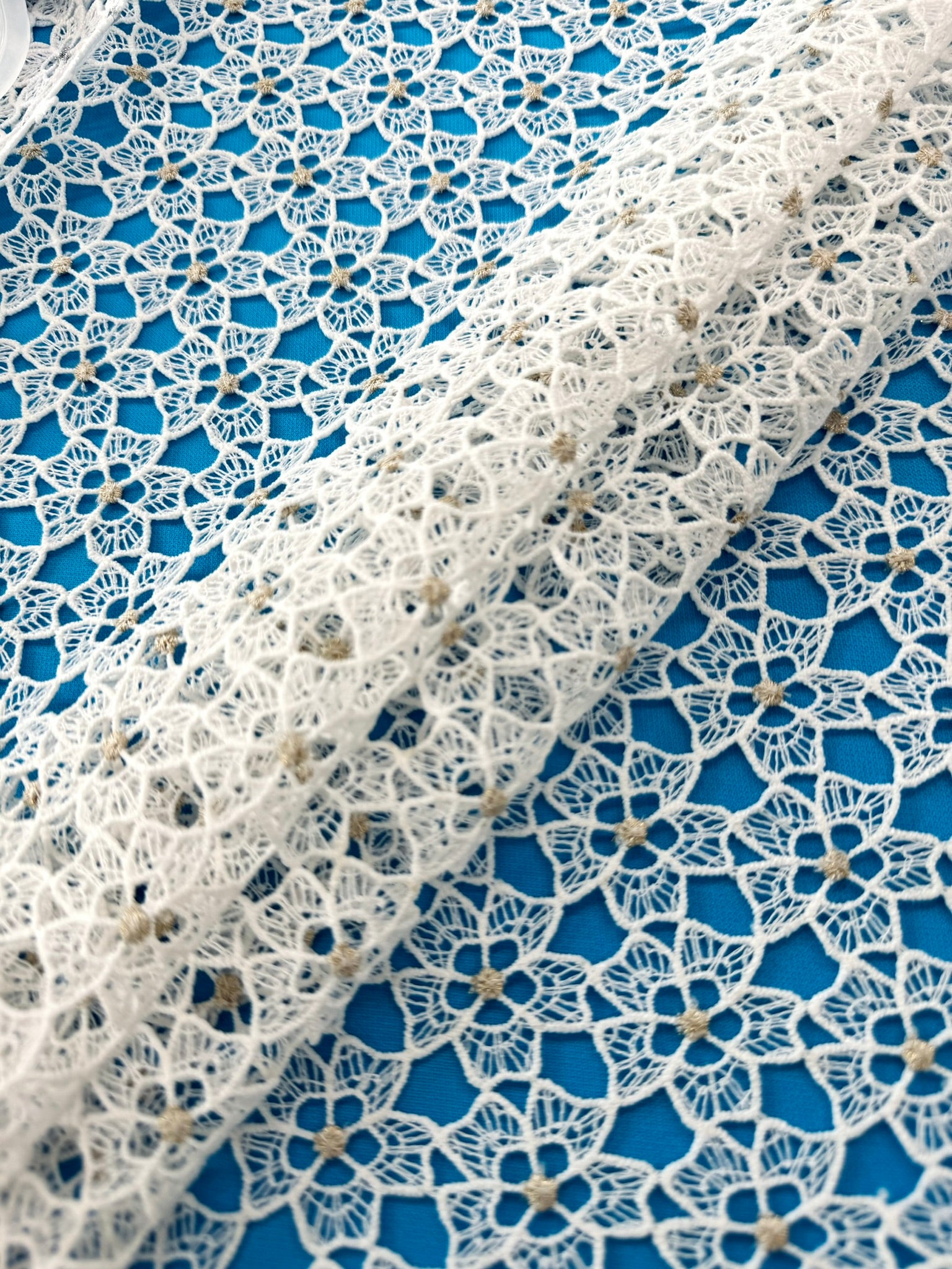 ML119 OFF WHITE/GOLD Floral Lace Guipiure / Chemical Lace Embroidery