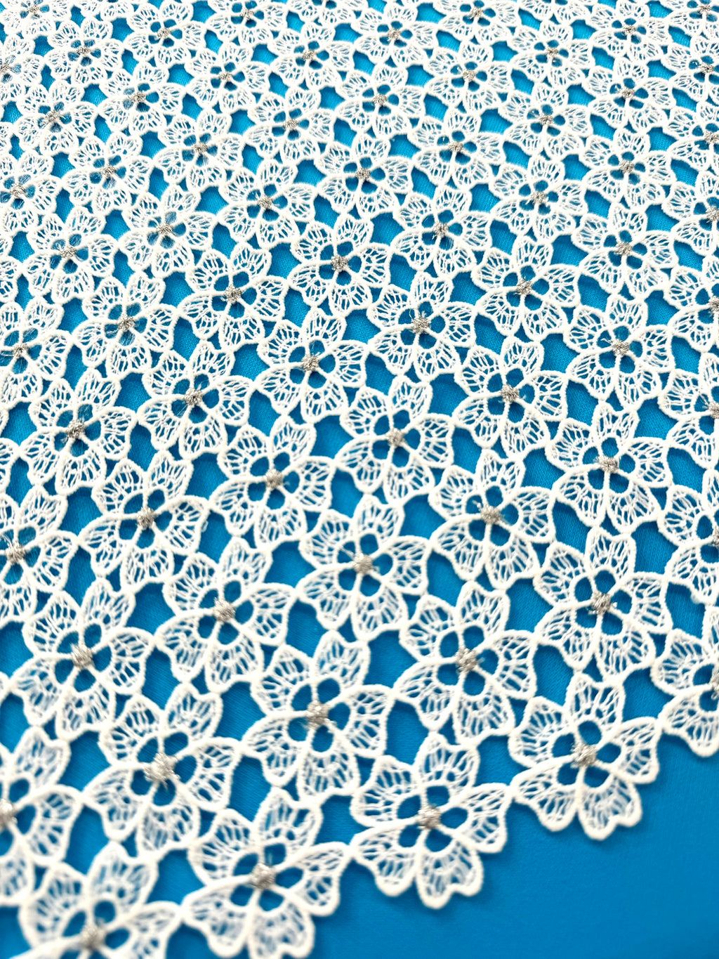 ML119 OFF WHITE/SILVER Floral Lace Guipiure / Chemical Lace Embroidery