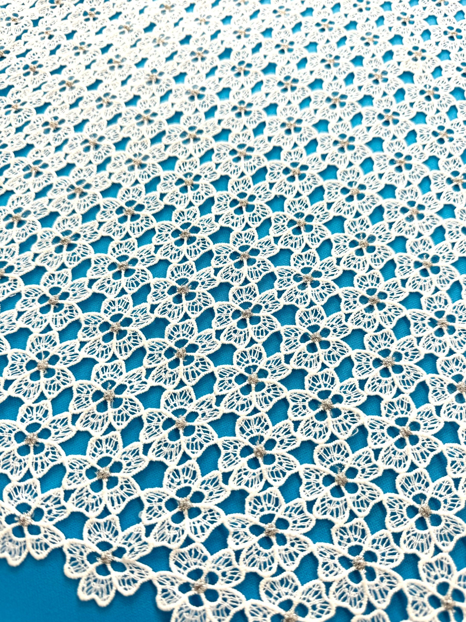 ML119 OFF WHITE/SILVER Floral Lace Guipiure / Chemical Lace Embroidery