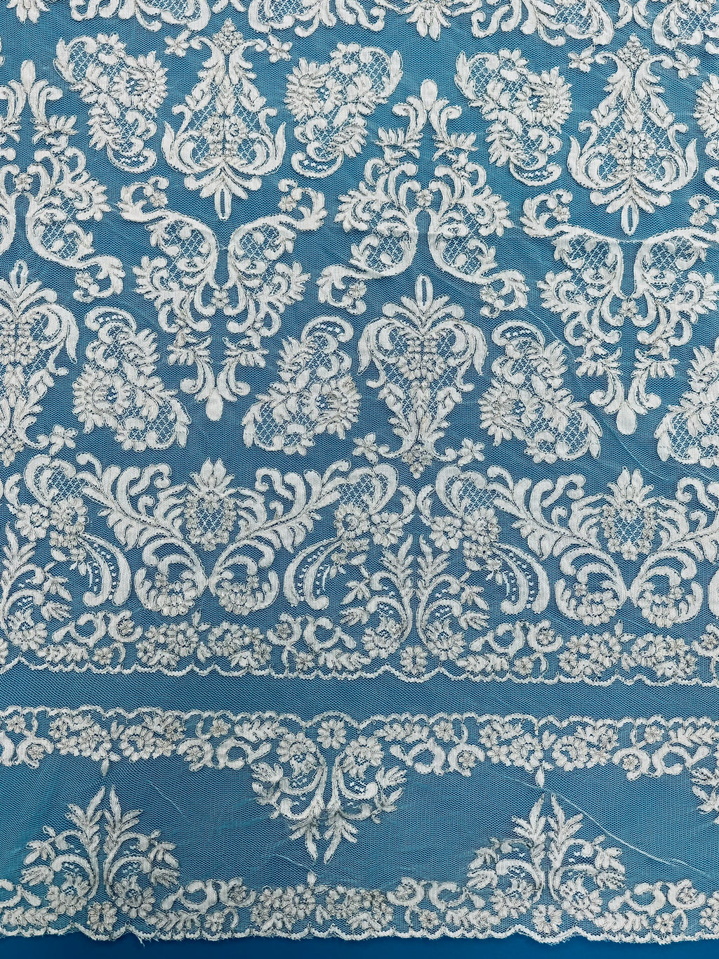 ML131 WHITE/SILVER Corded Alencon Lace