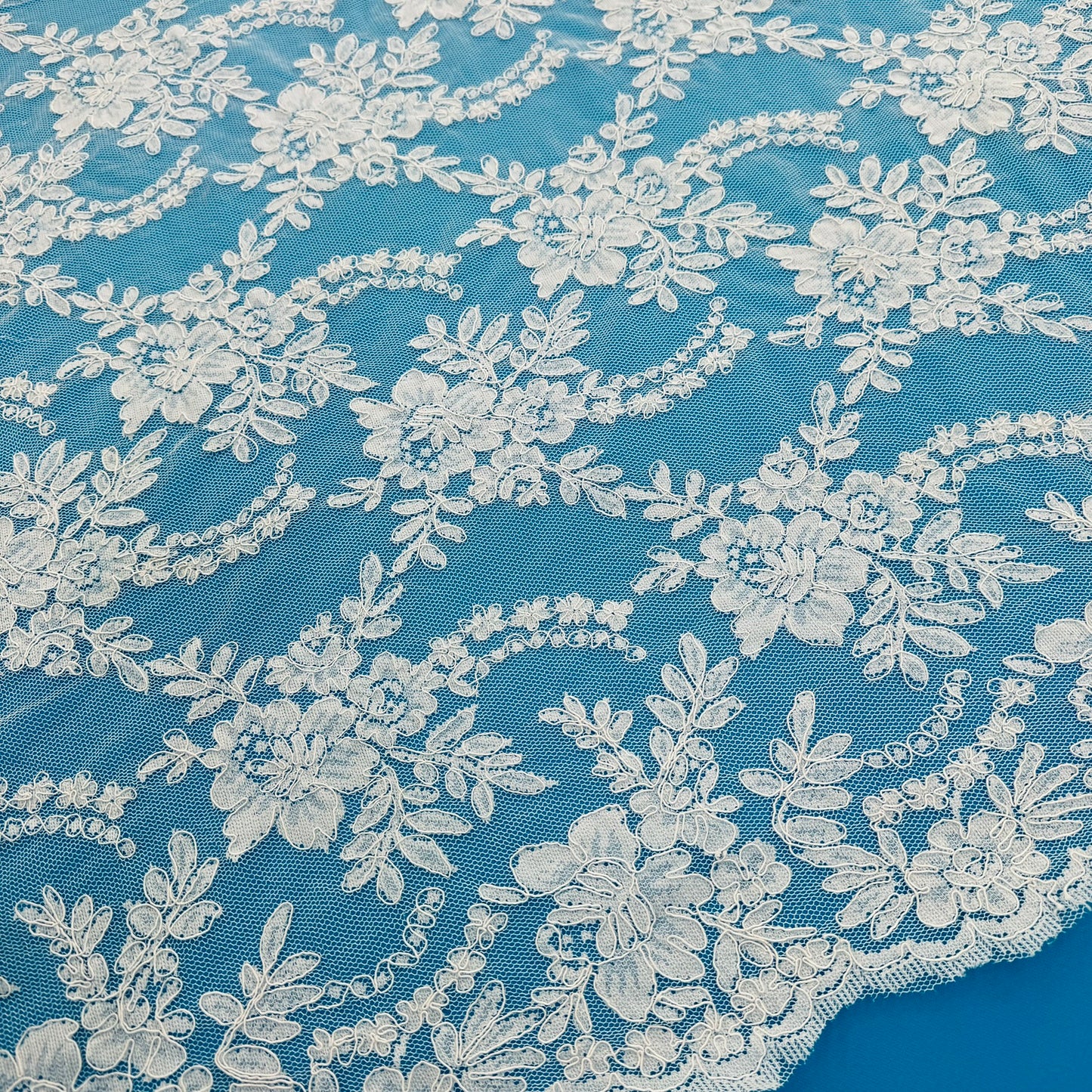 ML128 WHITE Corded Alencon Lace