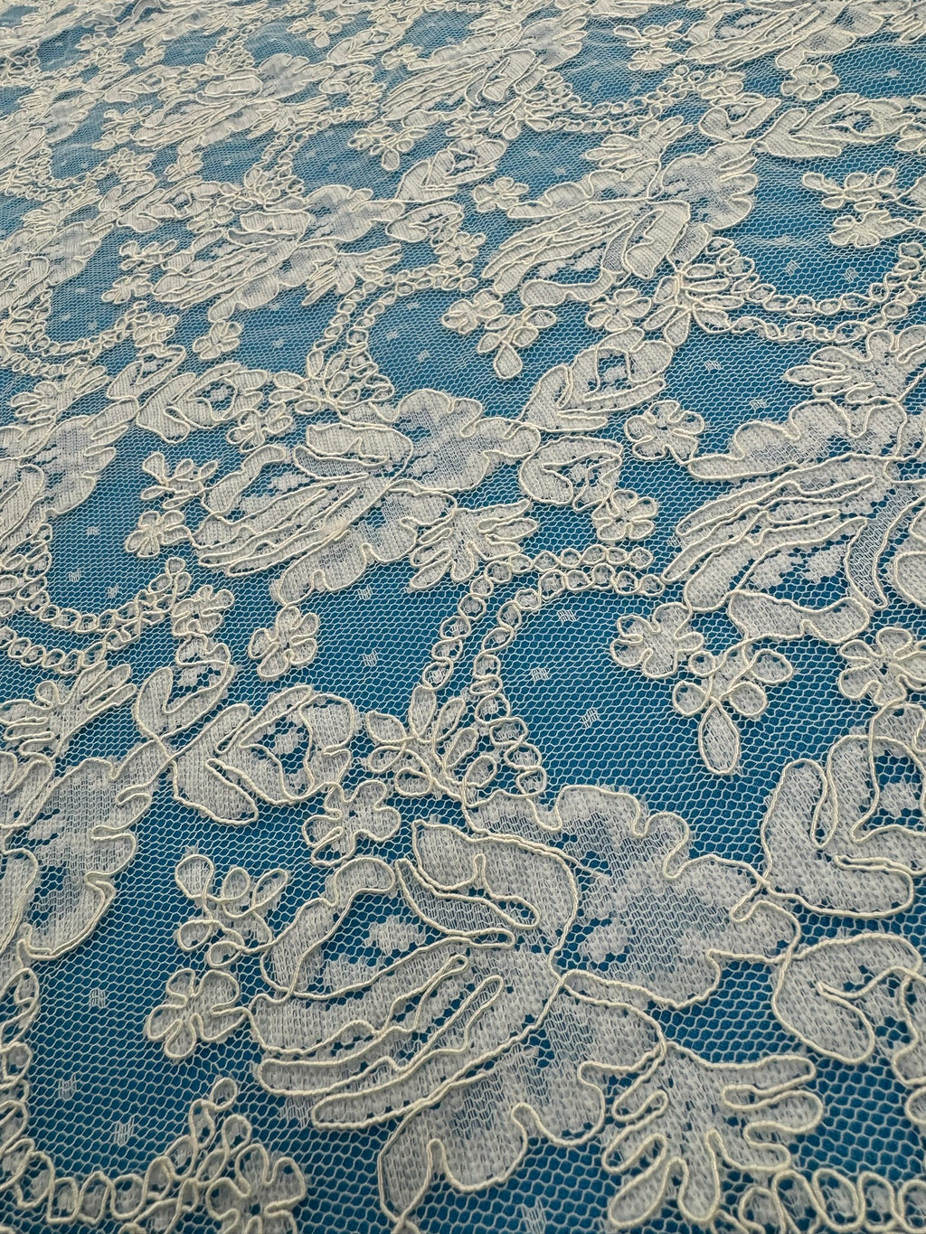 ML137 IVORY Corded Alencon Lace